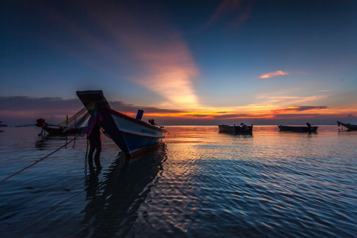 54 illegale vissersboten worden kunstriffen in Thailand