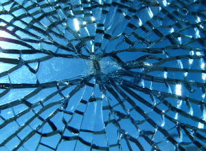 Glas duiktoren Triton vernield door vandalen