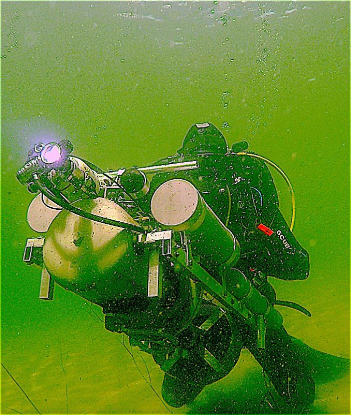 Duikers bouwen hun eigen onderwaterscooter
