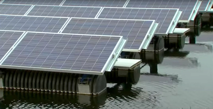 Test met drijvende zonnepanelen in het Oostvoornse Meer