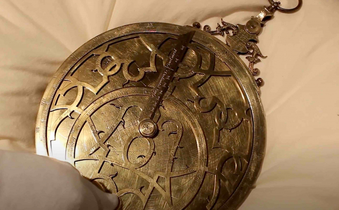 Duikers vinden astrolabium. Unieke vondst!