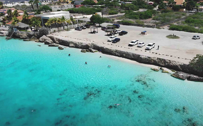 Online petitie tegen renovatie Bachelors Beach Bonaire
