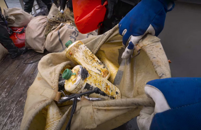 Duik de Noordzee Schoon duikt weer 3500 kg afval op