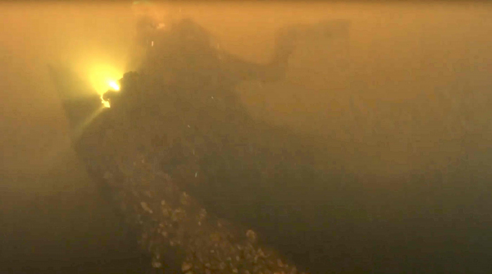 Duikers ontdekken groot wrak in Nieuwe Meer