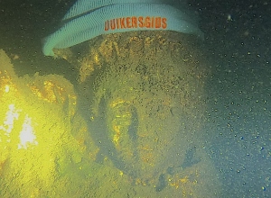 De Duikersgids muts vervolgt zijn reis onderwater. Wil jij er ook eentje?